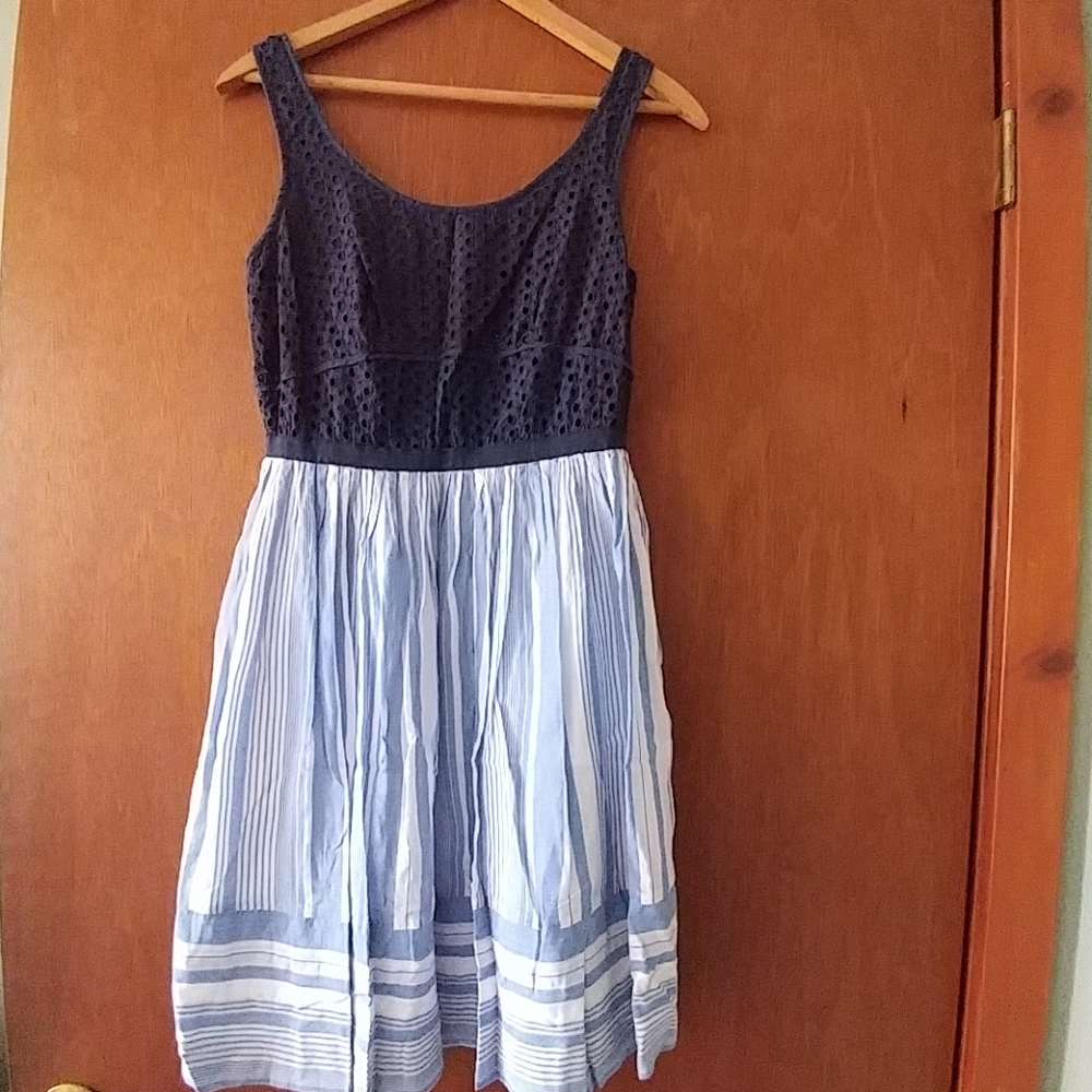 Sleevless LOFT dress